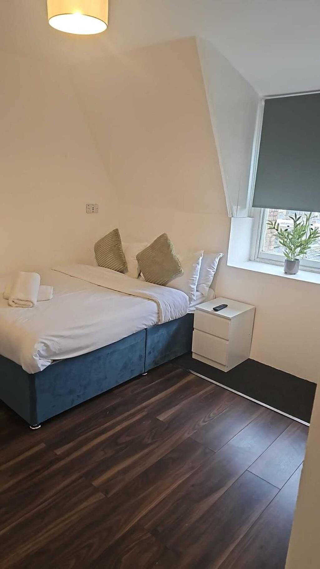 The Chapter- Knightsbridge Suites Londen Kamer foto