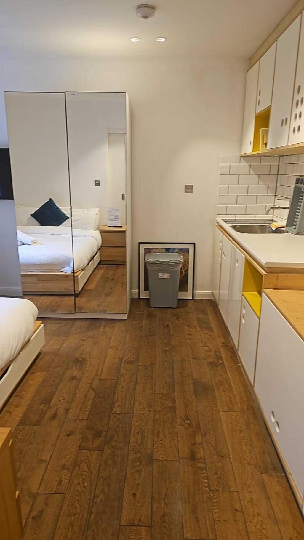 The Chapter- Knightsbridge Suites Londen Kamer foto